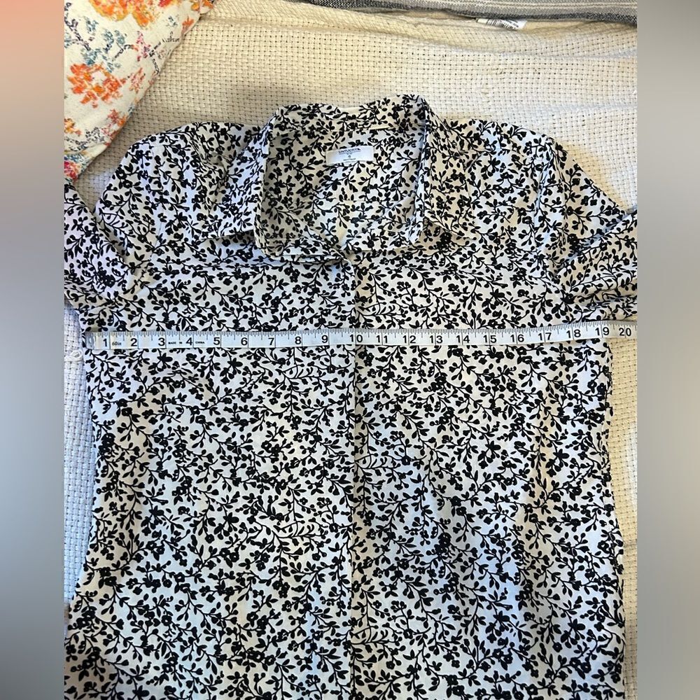 UnTuckit for her women’s black and white floral blouse size 6 BIN I - Picture 6 of 8